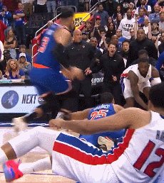 1745809006356084244.gif 1.gif