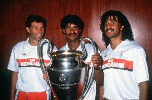 PG电子官网-有点皮！前米兰队医：古利特曾骗我说被我家狗咬了，当时想完蛋了